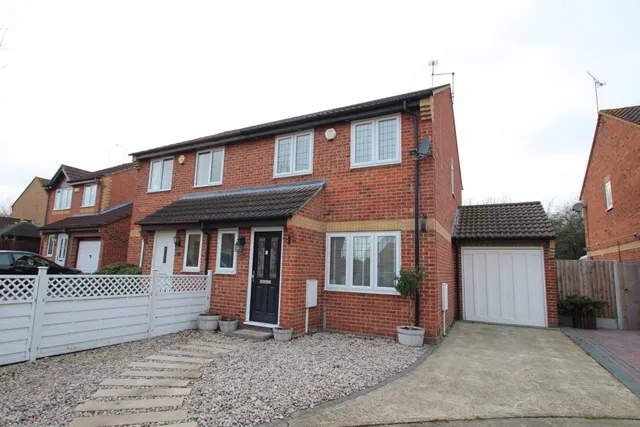 Sutherland Close, Greenhithe, photo 1