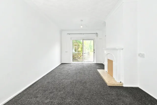 Photo 3 — Wendling Close, Bentilee, Stoke-on-Trent