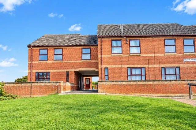 Stevens Court, Earls Barton, photo 1