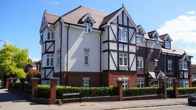 Lower Park Road, Loughton, photo 1