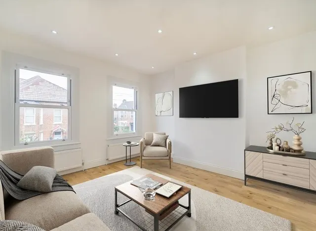 Photo 2 — Sellincourt Road, Tooting, SW17