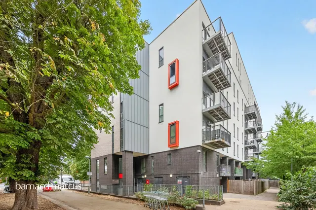 2 bedroom flat — Purley Way, CROYDON