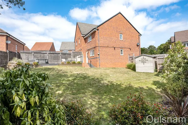 Photo 2 — Swallows Close, Bromsgrove, Worcestershire, B61 0FP