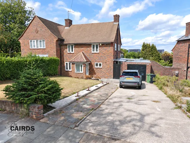 Downland Way, Epsom, Surrey, KT18 5SG, photo 1