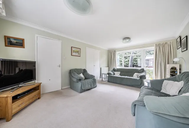 Photo 3 — Horley Row, Horley, RH6 8NH