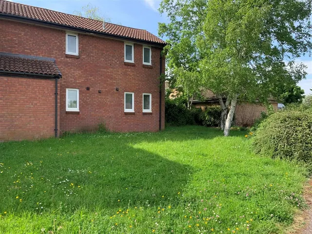 Allington Close, Taunton TA1 2ND — photo 1