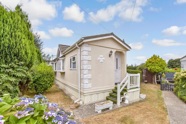 New Dover Road, Capel-Le-Ferne, CT18, photo 1