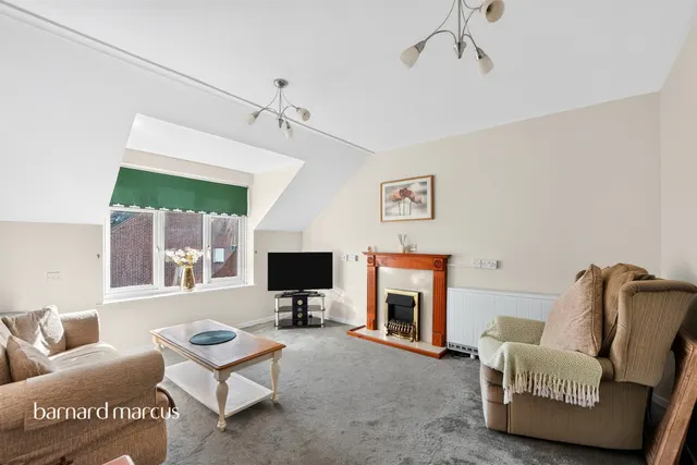 Chestnut Mead, Redhill, RH1, photo 2