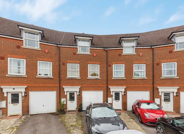 White Lodge Close, Old Isleworth, TW7, photo 1