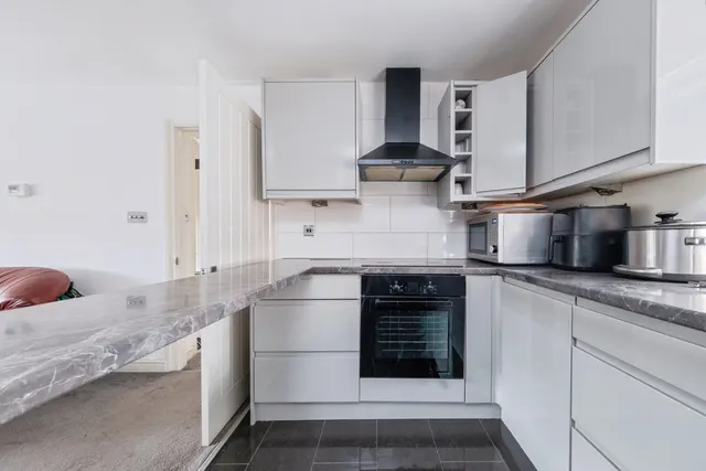Cleavers Avenue, Conniburrow, MK14, photo 3