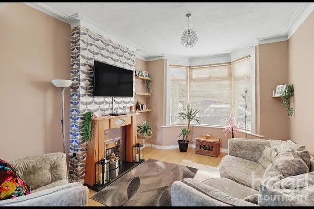 Carlton Road, London, N11, photo 3