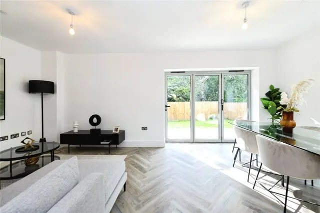 Fairoak Close, Kenley, CR8, photo 1