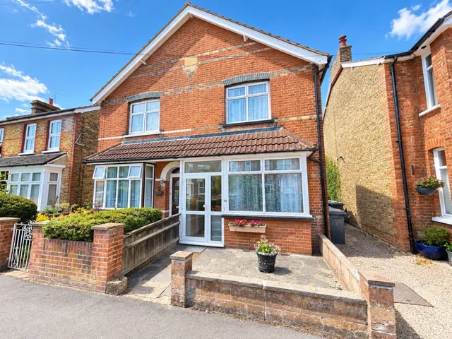 Park Avenue, Surrey Egham, TW20, photo 1