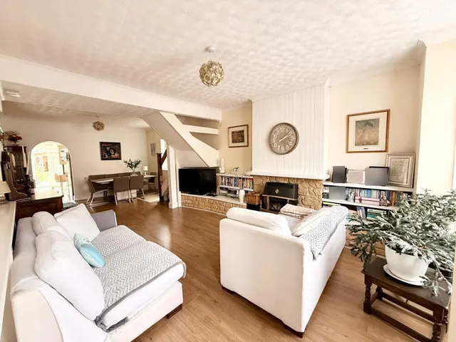 Park Avenue, Surrey Egham, TW20, photo 2