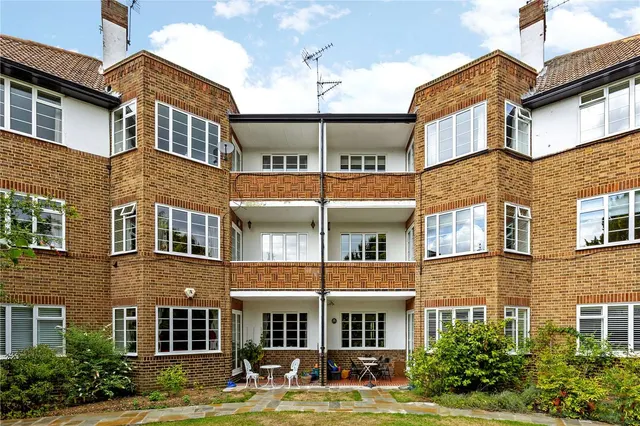 Chester Close, Richmond, TW10, photo 3
