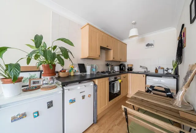 Wilkins Close, Mitcham, CR4, photo 3