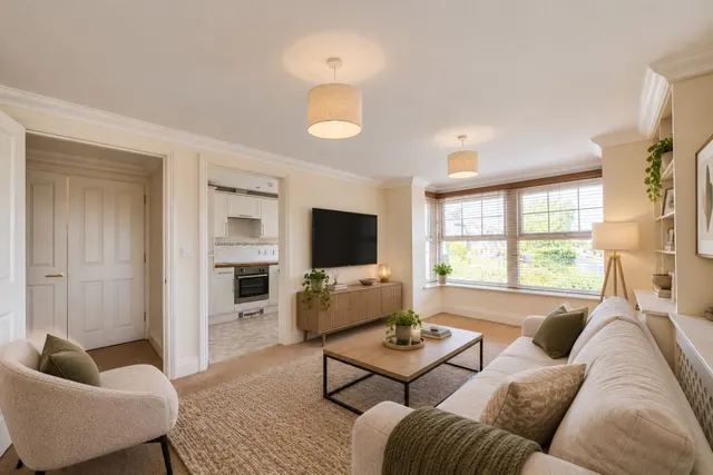 Highfield Road, Lymington, SO41, photo 1