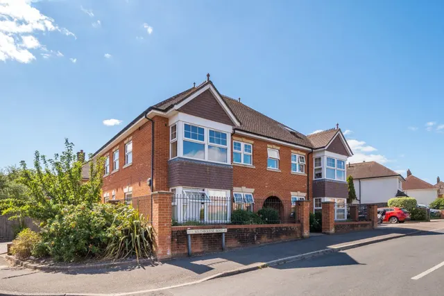 Highfield Road, Lymington, SO41, photo 2