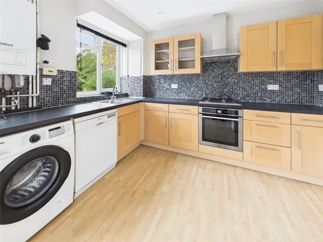 Cumberland Close, St Margarets Road, TW1, photo 2