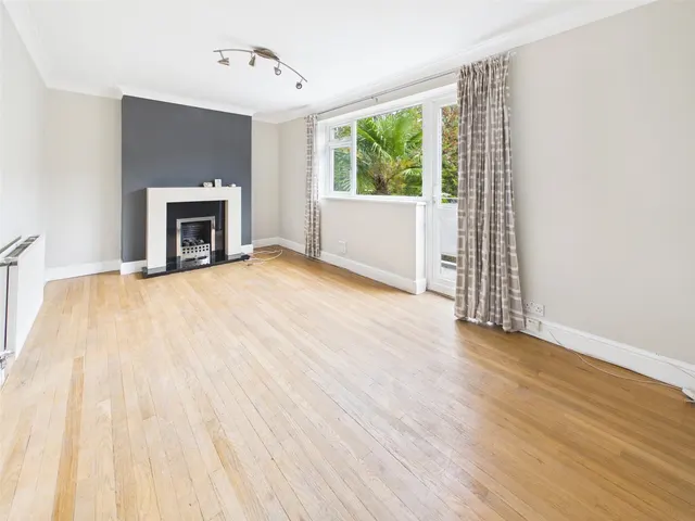 Cumberland Close, St Margarets Road, TW1, photo 1