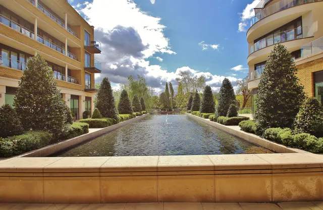 Kew Bridge Road, Brentford, TW8, photo 1