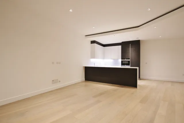 Kew Bridge Road, Brentford, TW8, photo 3
