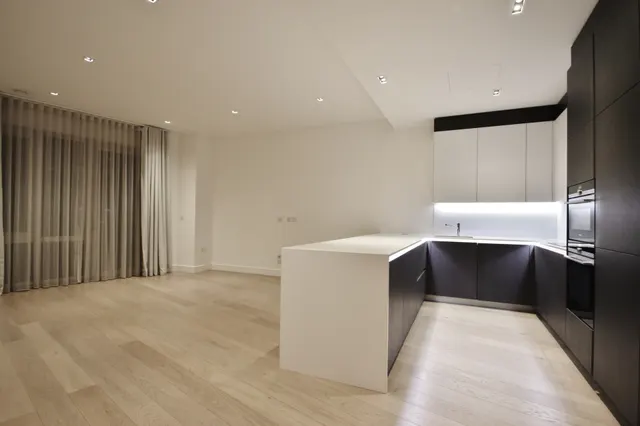 Kew Bridge Road, Brentford, TW8, photo 2