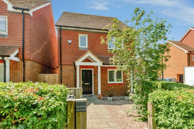 Kings Cross Lane, South Nutfield, RH1, photo 2
