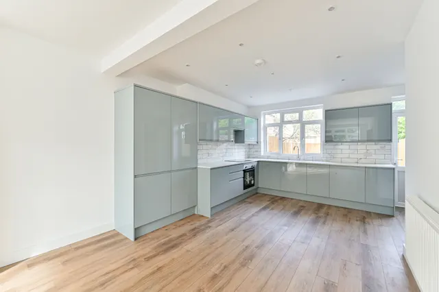 Photo 3 — 242 Streatham Road, London