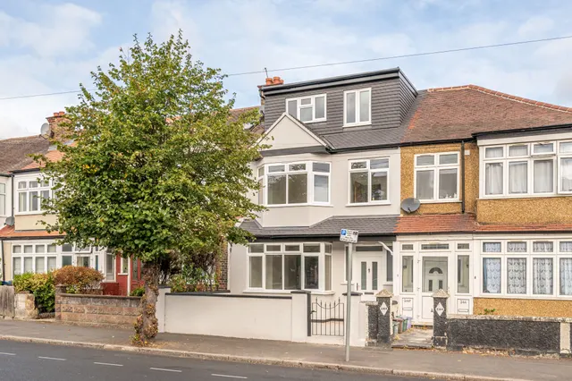 242 Streatham Road, London, photo 1