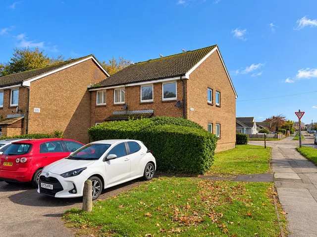 Balcombe Road, Peacehaven, photo 1