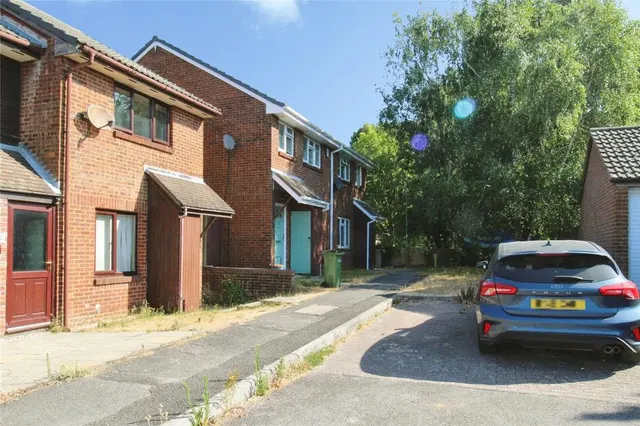 Photo 2 — Woodrush Crescent, Locks Heath, Hampshire, SO31