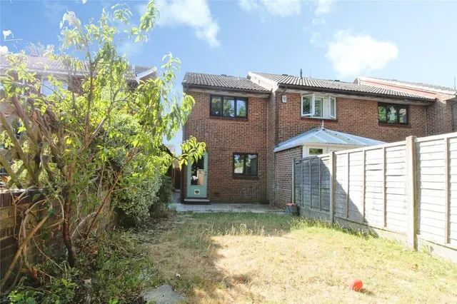 Photo 3 — Woodrush Crescent, Locks Heath, Hampshire, SO31