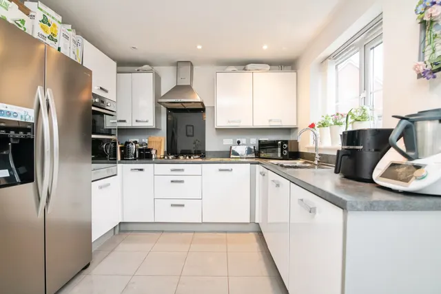 Old College Avenue, Oldbury, B68, photo 3