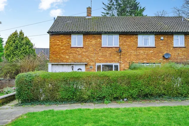 Bank Close, Luton, Bedfordshire, LU4, photo 1