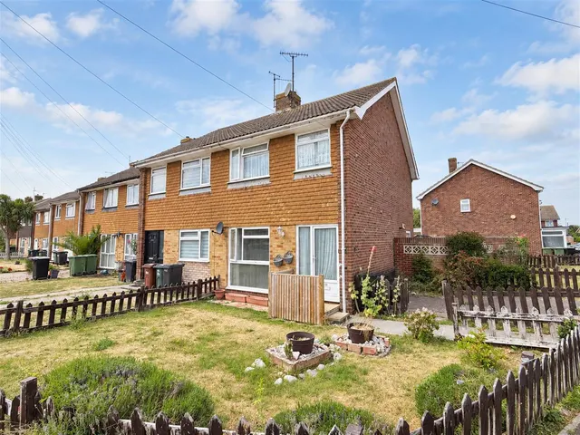 Wilton Avenue, Eastbourne, BN22 9HU, photo 1