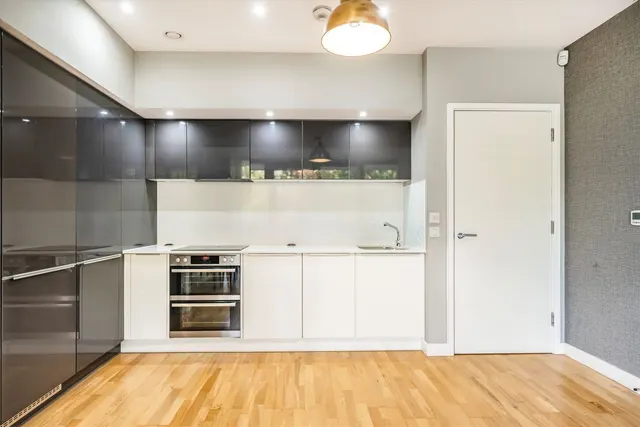 Colonial Drive, W4, photo 3