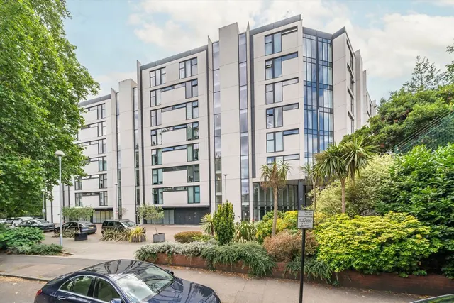 Colonial Drive, W4, photo 1