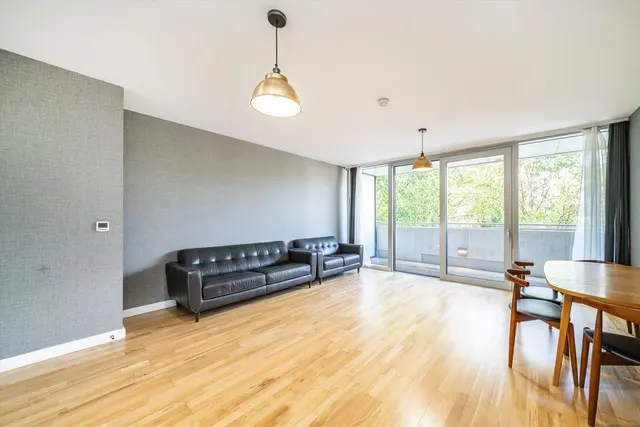 Colonial Drive, W4, photo 2