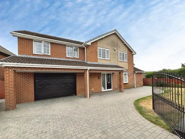 High Street, Thurnscoe, S63, photo 1