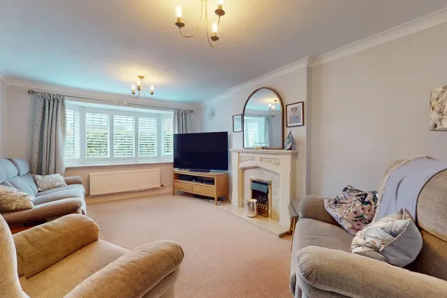 Finchale Avenue, Priorslee, TF2, photo 3