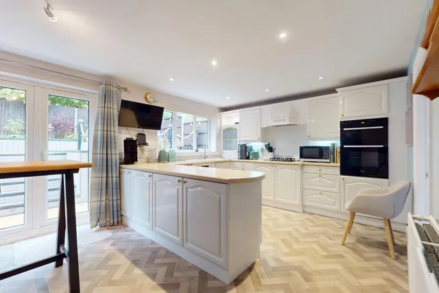 Finchale Avenue, Priorslee, TF2, photo 2