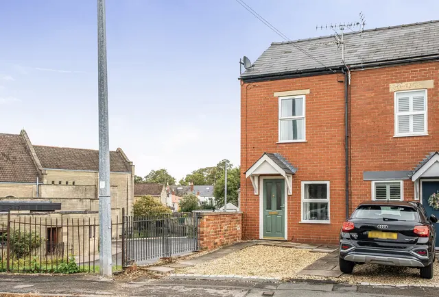 Fairfield Parade, Gloucestershire, Leckhampton, GL53 7PJ, photo 1
