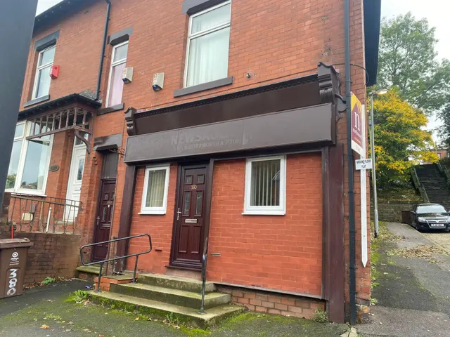 Huddersfield road, Oldham, OL4, photo 1