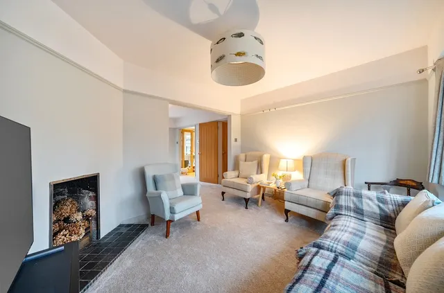 Whitmore Vale Road, Grayshott, GU26, photo 3
