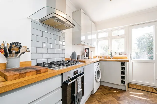 Laburnum Avenue, Hornchurch, RM12, photo 3