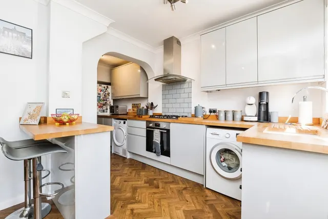 Laburnum Avenue, Hornchurch, RM12, photo 2