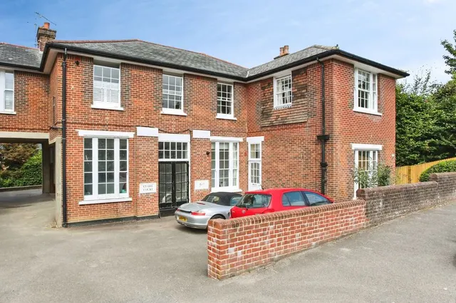 Cambridge Gardens, Tunbridge Wells, Kent, TN2, photo 1