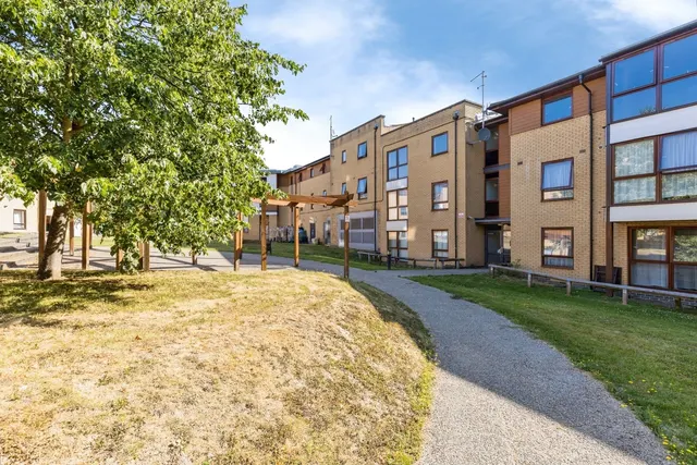 Commonwealth Drive, Crawley, RH10, photo 1