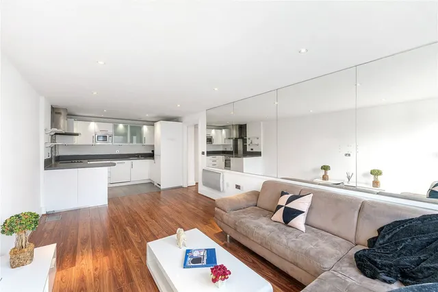 Smugglers Way, Wandsworth, SW18, photo 1
